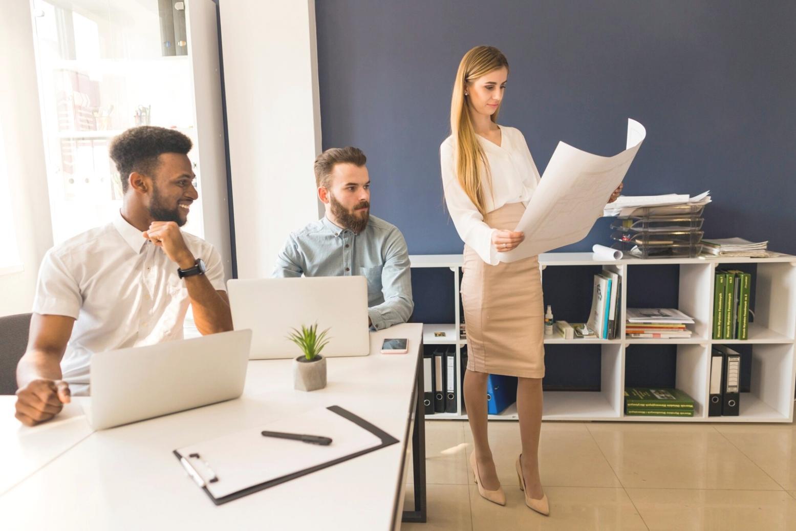 Session de formation avec analyse de données budgétaires